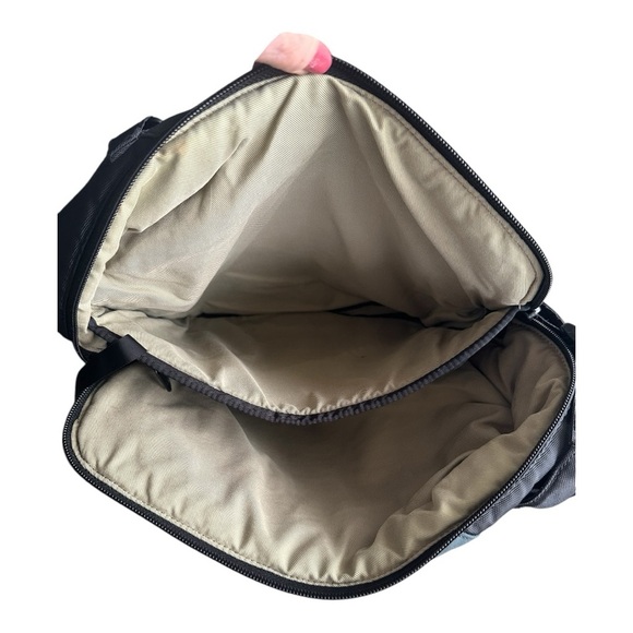 Gregory Messenger Bag Black/Gray Nylon Adj Strap Zipper Close Stain‎ on inside - Picture 6 of 7